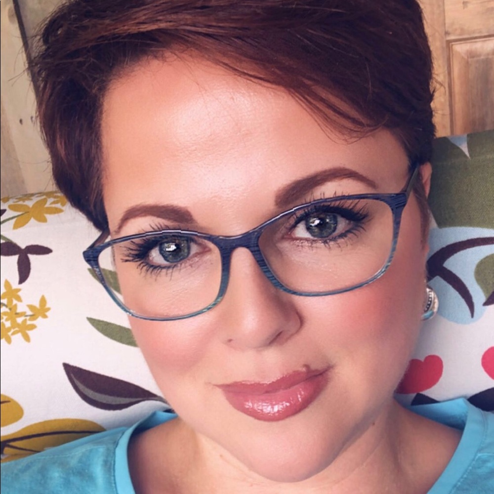 Meet your Posher, Cynthia